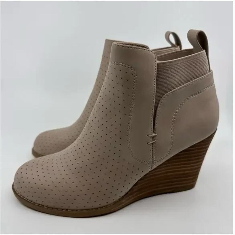 DV Dolce Vita Gerdy Ankle Bootie 9 Wedge Heel Vegan Leather Beige Tan Boho